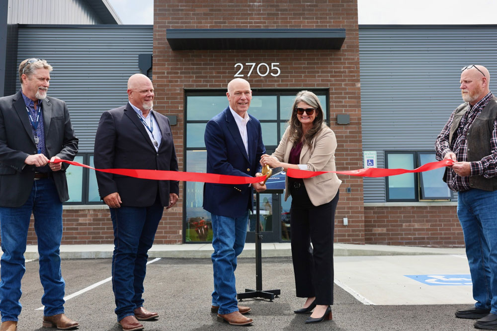 Gov. Gianforte and DLI Commissioner Sarah Swanson cutting the ribbon on a new state-owned facility in Helena.